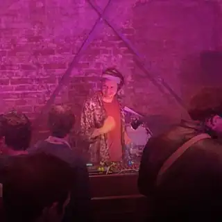 🔴 Casbah & Freeder