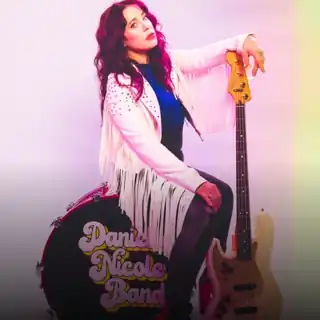 Danielle Nicole Danielle Nicole