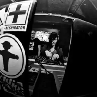 Elisa Laurent b2b Schraube Elisa Laurent b2b Schraube