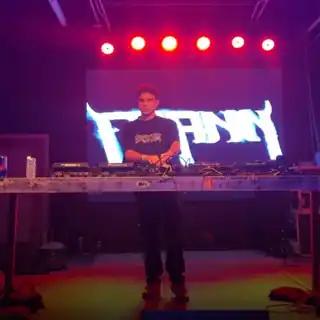 Fernn *live* Fernn *live*