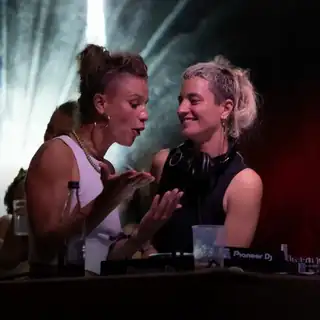 🔴 Krawalle & Liebe