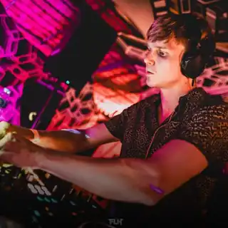 Shenanigan joue depuis 00:00 / Trancefloor
