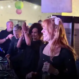 DJElliSchelli DJElliSchelli
