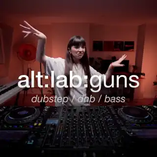 GUNS & Akira