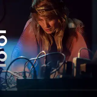 Nadia Struiwigh joue depuis 23:30 / Tanzwüste