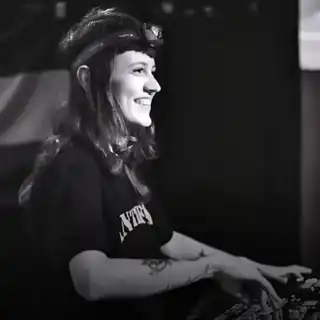 Zaza b2b Kiadi Zaza b2b Kiadi